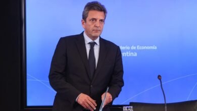 وزير الاقتصاد الأرجنتيني يعلن عزم بلاده منع دخول سفينة تنقل غازا طبيعيا مسالا من روسيا