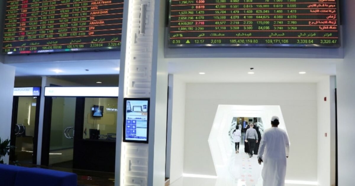 استئناف تحميل النفط من ينبع يضغط على أسعار الخام ويثير حذر المستثمرين