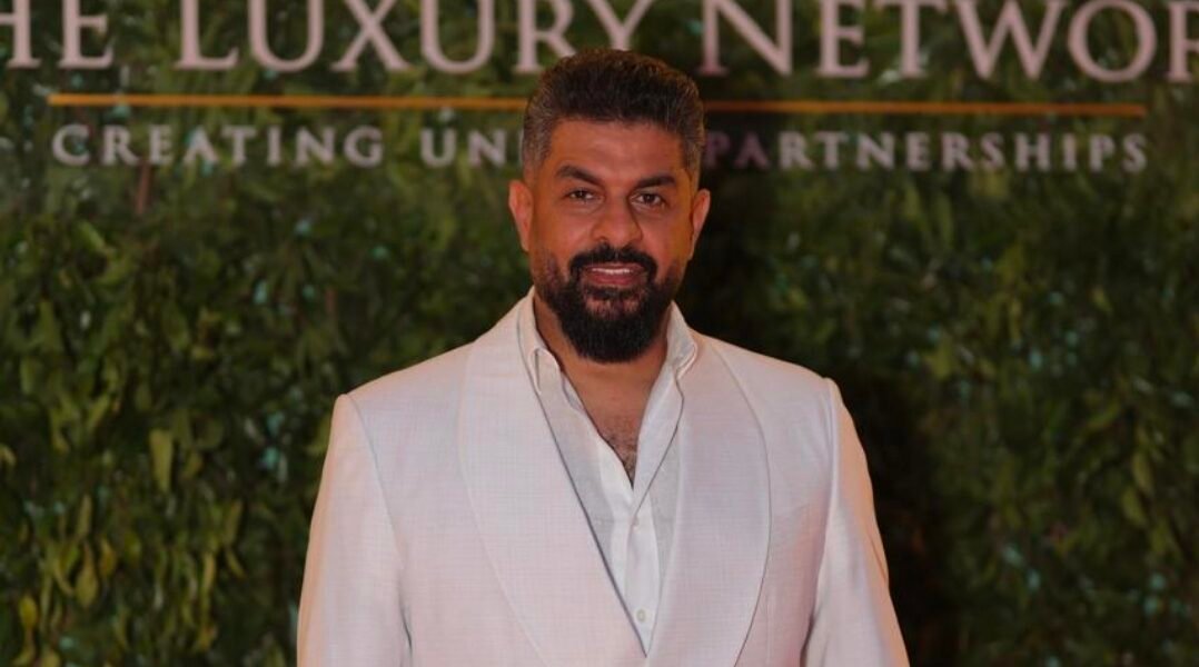 الخبير العالمي أحمد سليمان علامة فارقة في عالم تصفيف الشعر الاحترافي