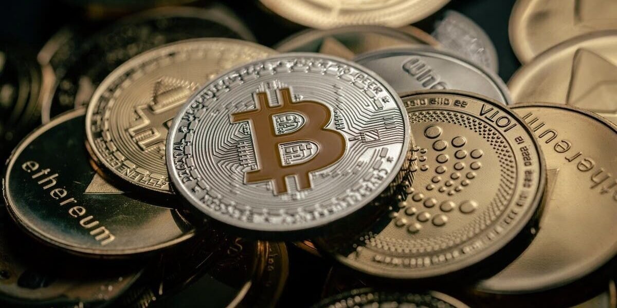 بيتكوين تواصل الهبوط وتلامس مستوى 61 ألف دولار لأول مرة منذ فبراير