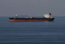 إيران تضع 45 ناقلة على القائمة السوداء وتهدد باحتجازها في مضيق هرمز