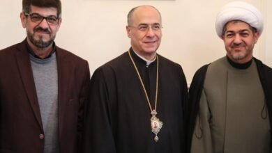النابلسي يزور المطرانيين عمار وحداد مهنئاً بالميلاد