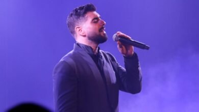 عازف القانون ينهار بالبكاء في حفل الفنان آدم