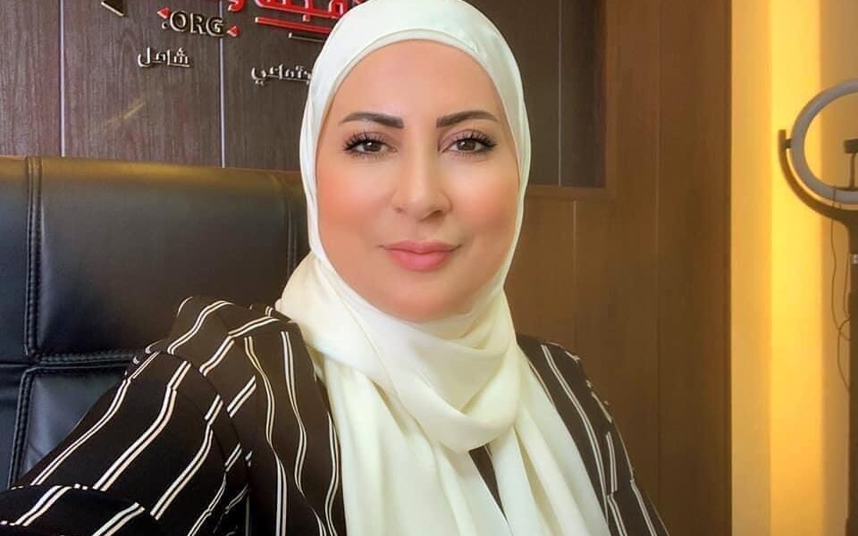 صورة مميزة: وفاء بيضون أيّها المعلم عظمتك السماء .. إنك فوق الوصف والأوصاف!